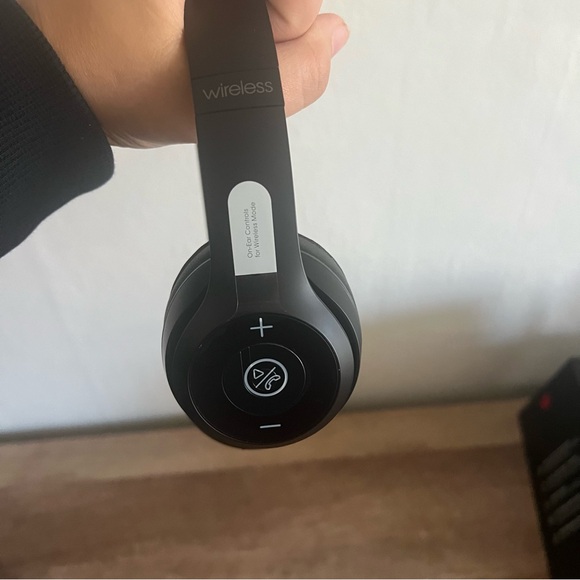 Beats Solo 3 Wireless Bluetooth Black Headphones Brand New - Picture 6 of 10
